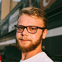Viktor M.